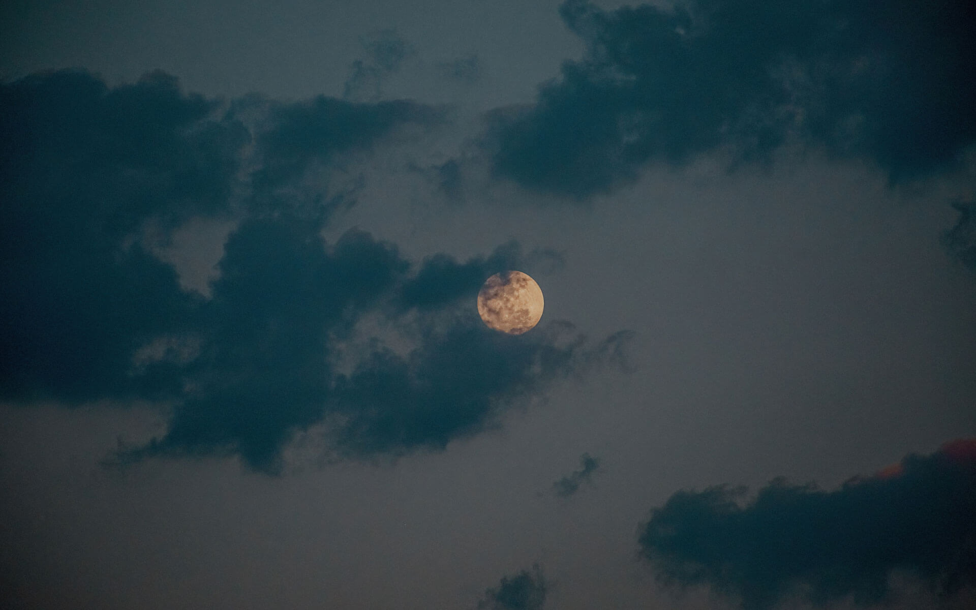 Lune dans le ciel