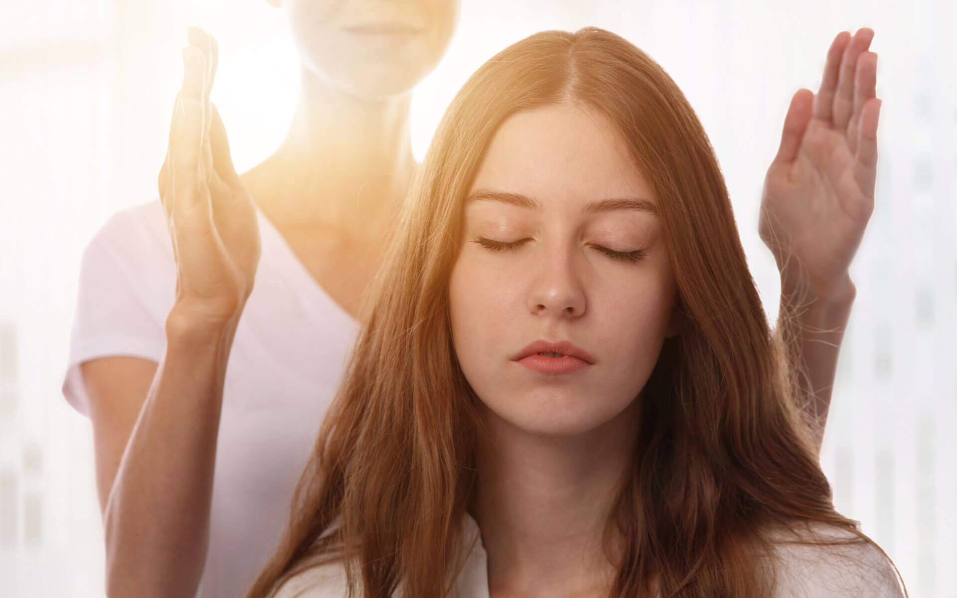 Femme recevant du Reiki lors d'un partage de Reiki